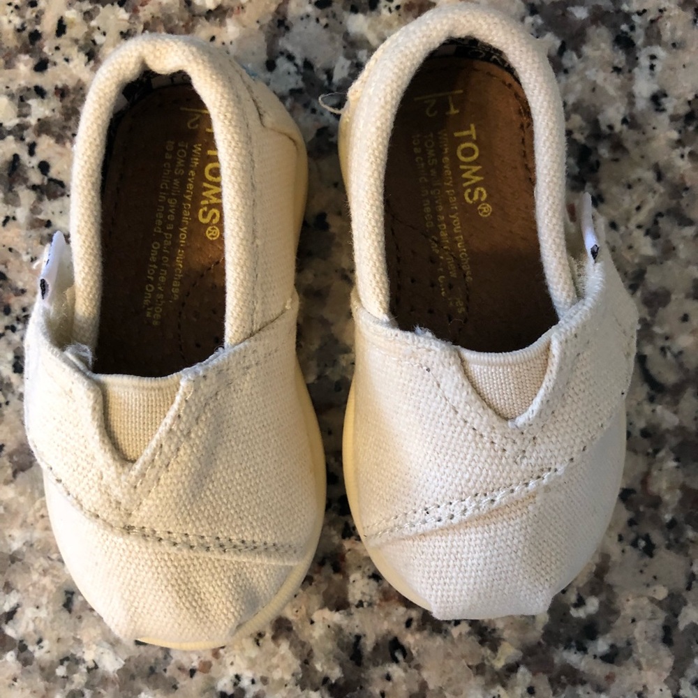 Tiny Toms Size 2c. Never worn.